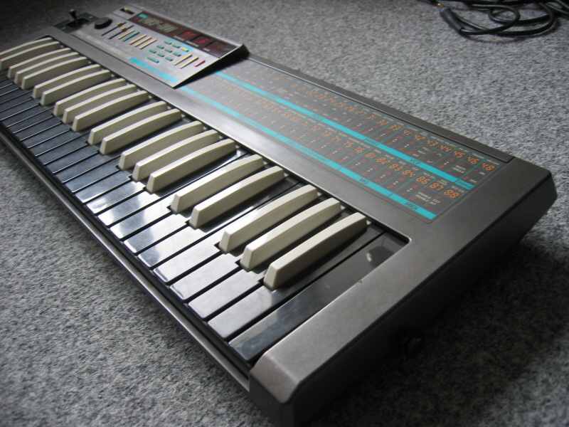 KORG POLY 800 - Legendární analogový syntezátor -REVERZNÍ !!!