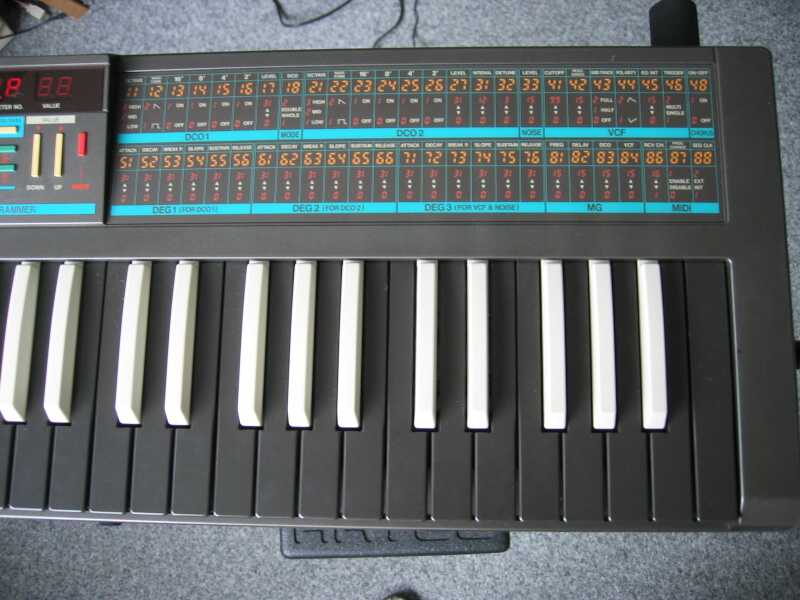 KORG POLY 800 - Legendární analogový syntezátor -REVERZNÍ !!!