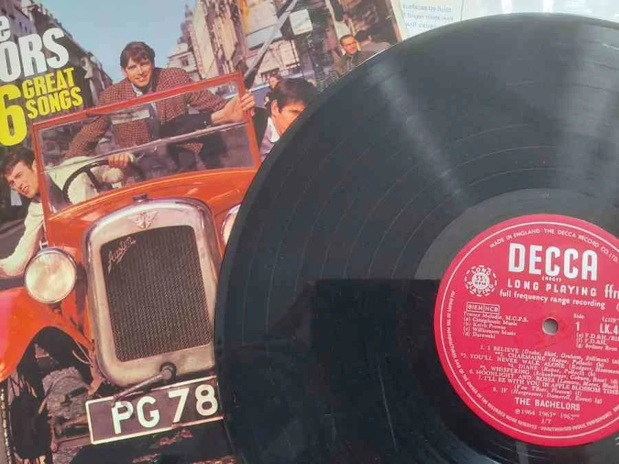LP The Bachelors + 16 Great Songs