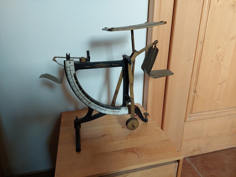 Váha na dopisy PH. J. Maul Exaktus D. R. Pangem Hamburg SCALE