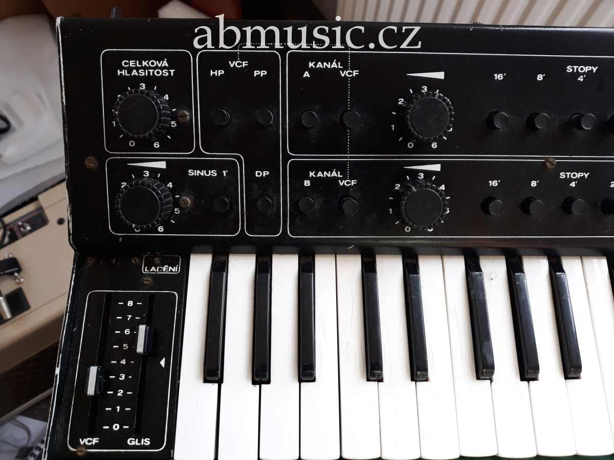 Syntezátor Unisono 3-83 Ultra Rare !!!
