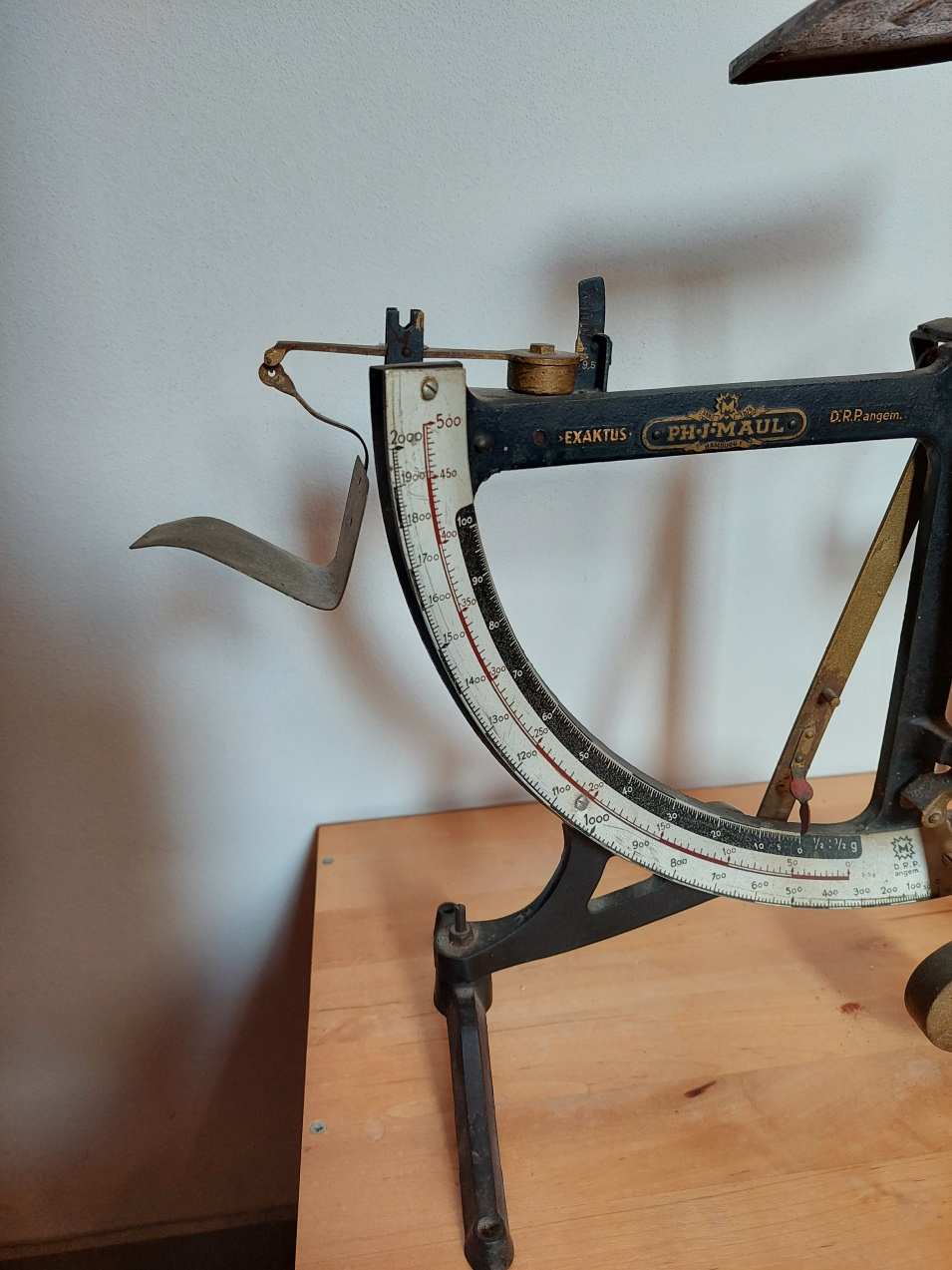 Váha na dopisy PH. J. Maul Exaktus D. R. Pangem Hamburg SCALE