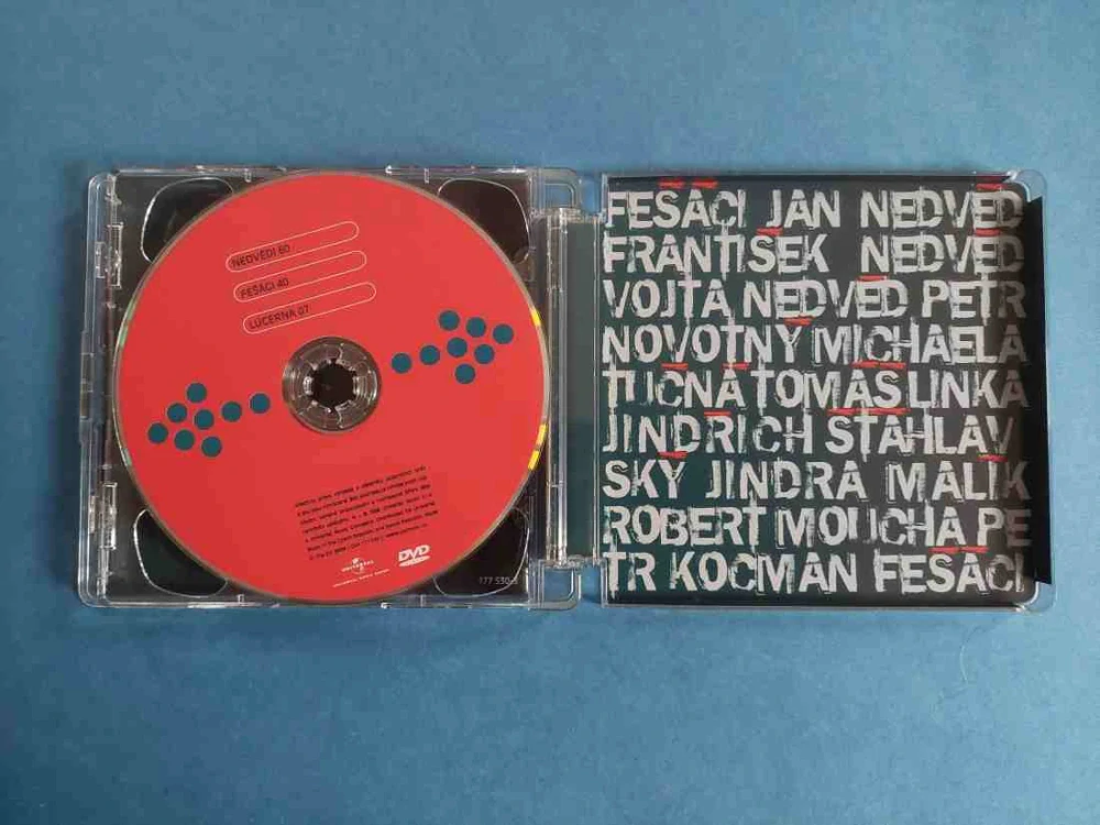 CD+DVD Nedvědi 60 Fešáci 40