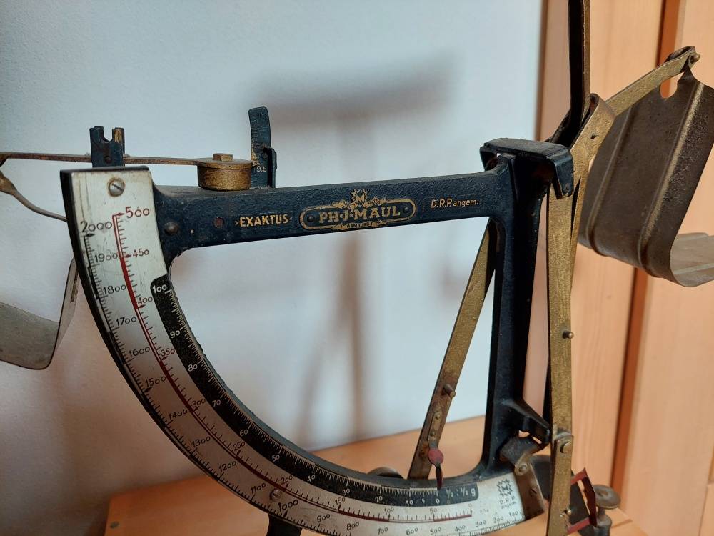Váha na dopisy PH. J. Maul Exaktus D. R. Pangem Hamburg SCALE