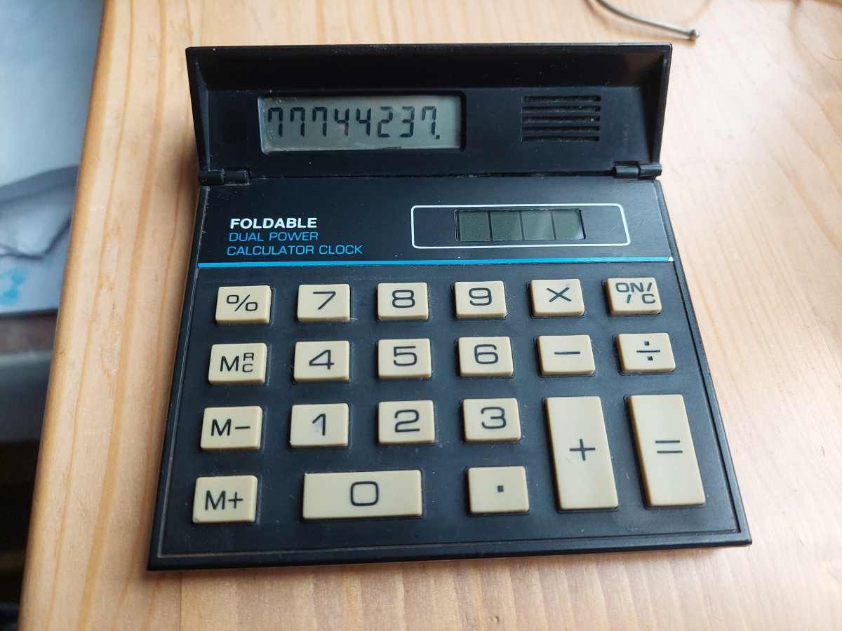 Hodiny s kalkulačkou Foldable dual power Vintage 