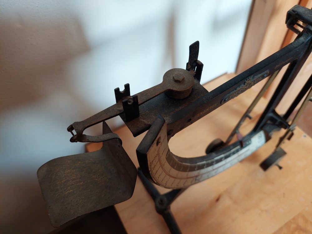 Váha na dopisy PH. J. Maul Exaktus D. R. Pangem Hamburg SCALE